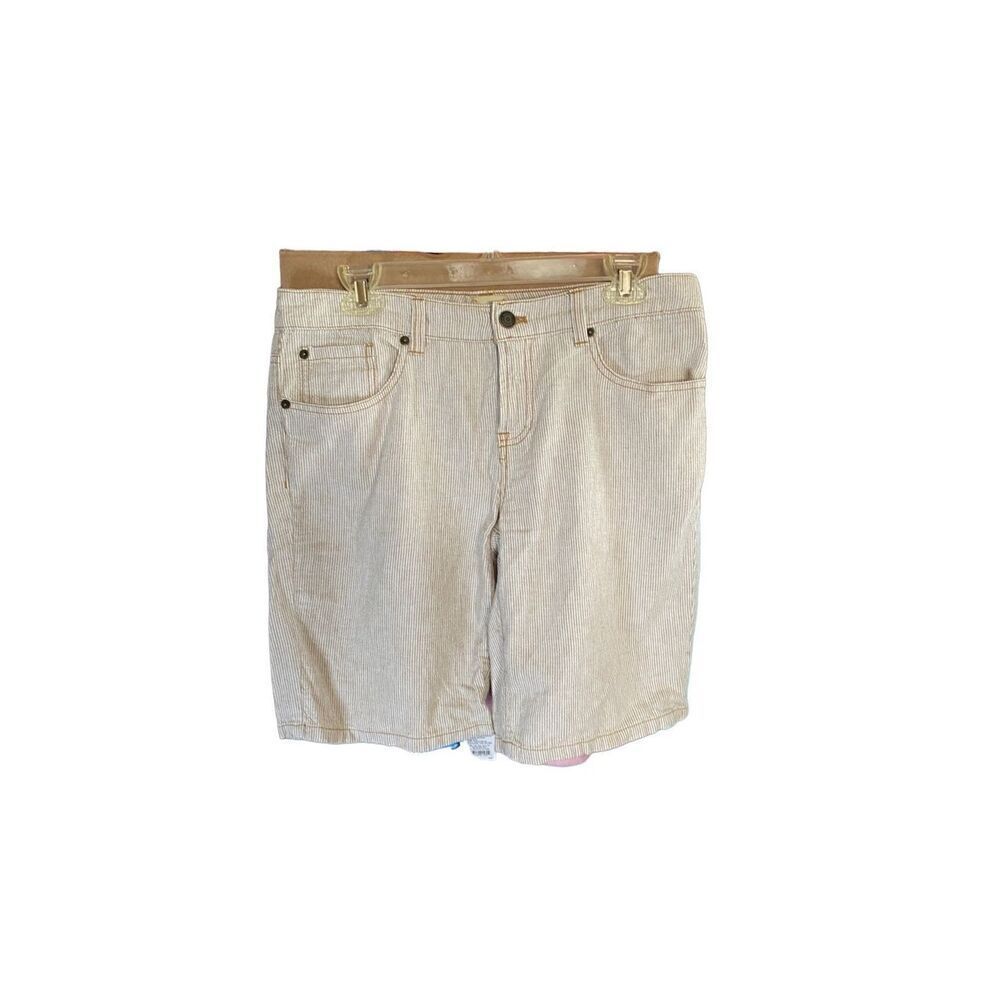 GH bass women’s striped tan and white flat front shorts size 6
